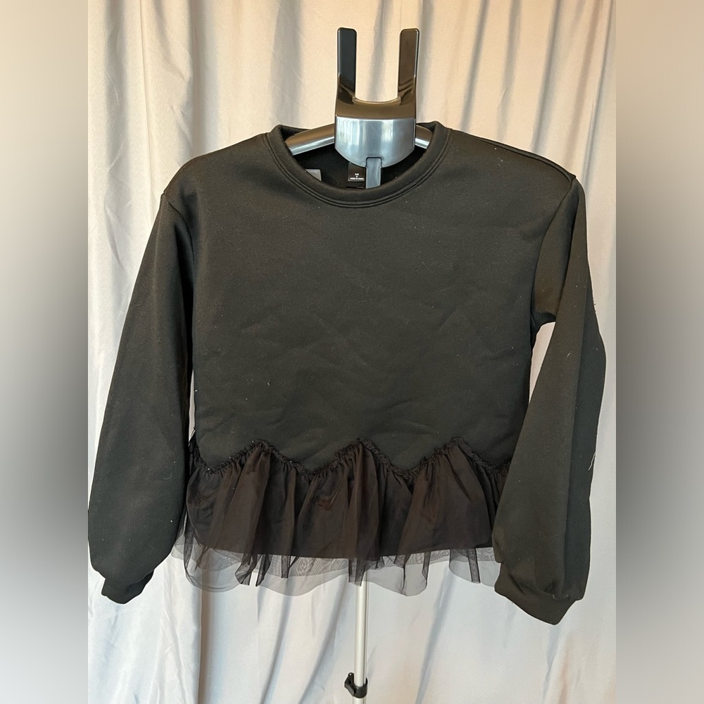 Chic Black Ruffled Sweatshirt